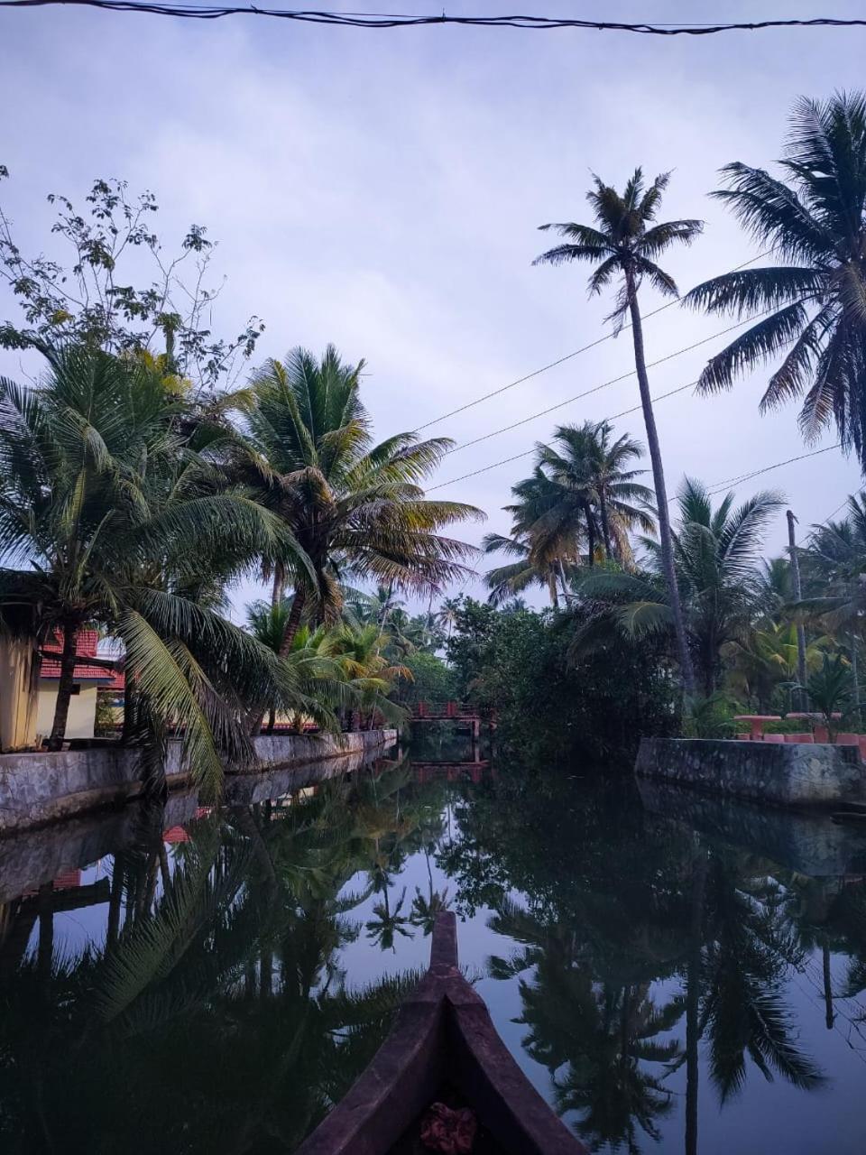 Munroe Vision Panakkattu Homestay Mundrothuruth Exterior photo
